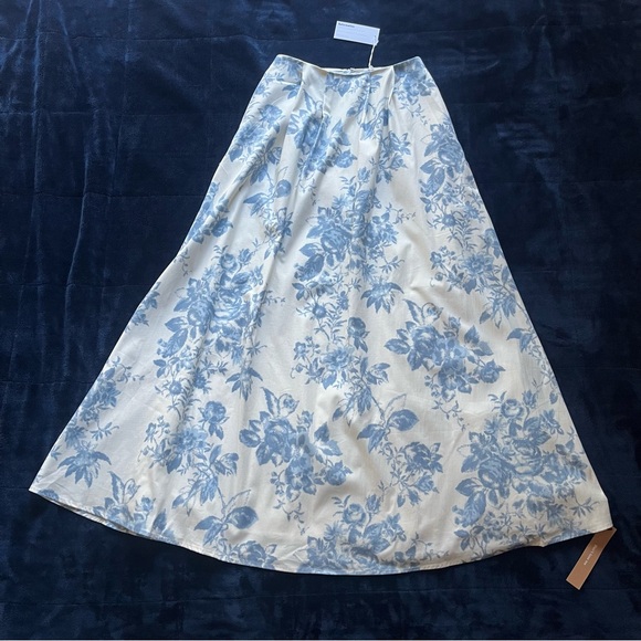 Reformation Lucy Skirt in Courtier - Picture 6 of 12
